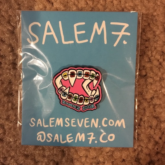 Pin Bundle - Picture 3 of 5